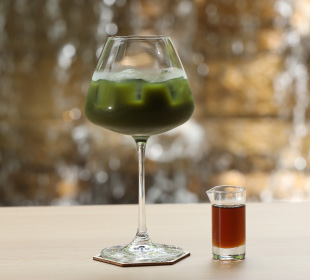京都の宇治抹茶の濃いグリーンティー